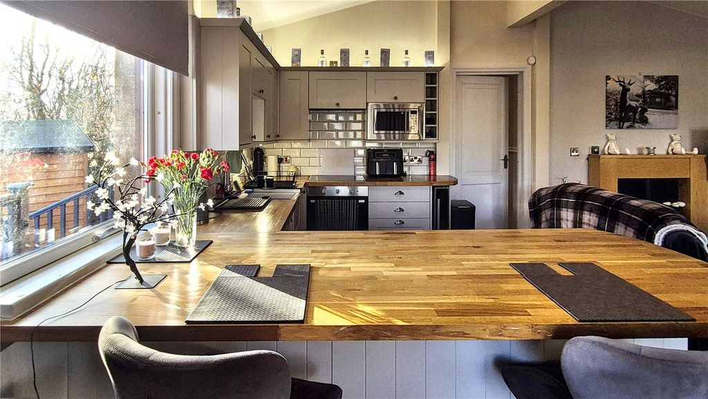 Property photo 3 of 23 Picture No. 18