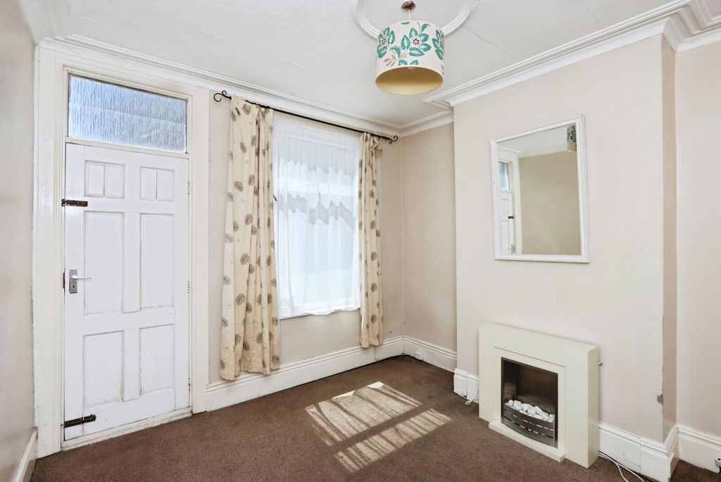 Property photo 2 of 16 Lounge