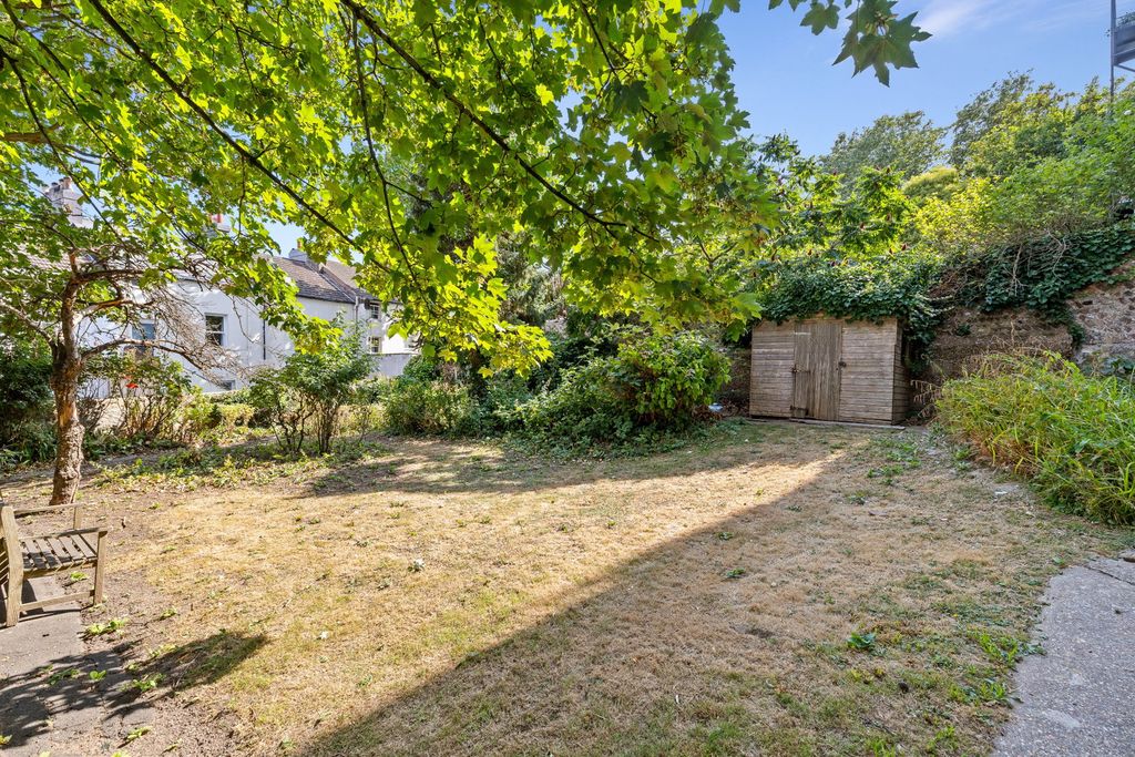 Property photo 3 of 12