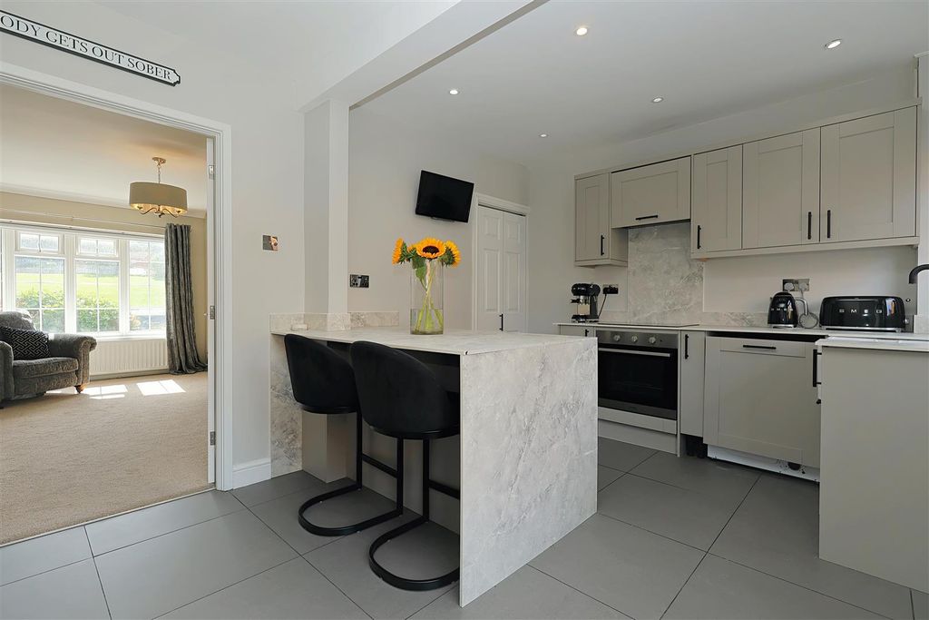 Property photo 2 of 19 Dining Kitchen