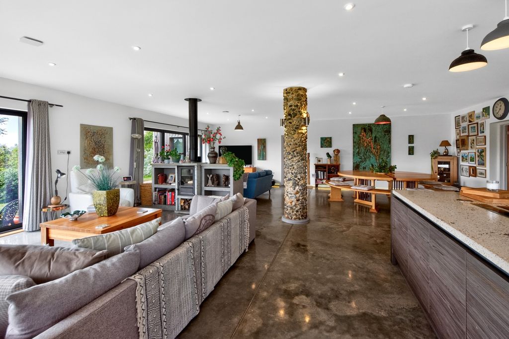 Property photo 3 of 22 Pbox-Img.Jpg