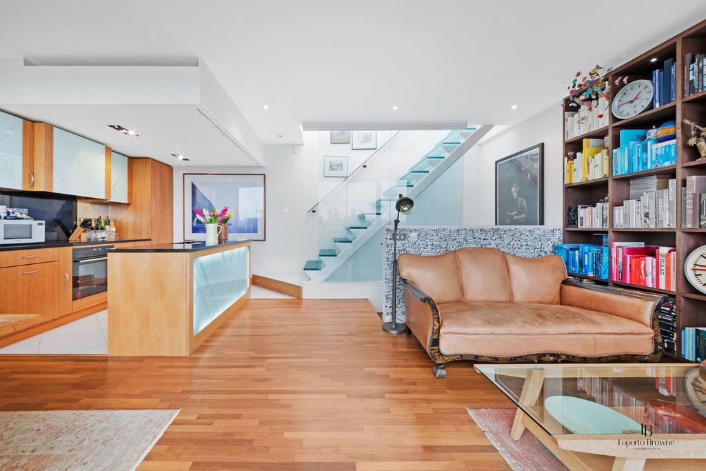 Property photo 2 of 36