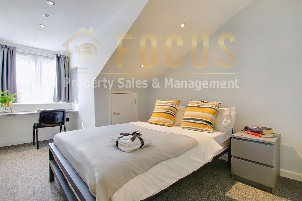 Property photo 3 of 13 Bedroom 2