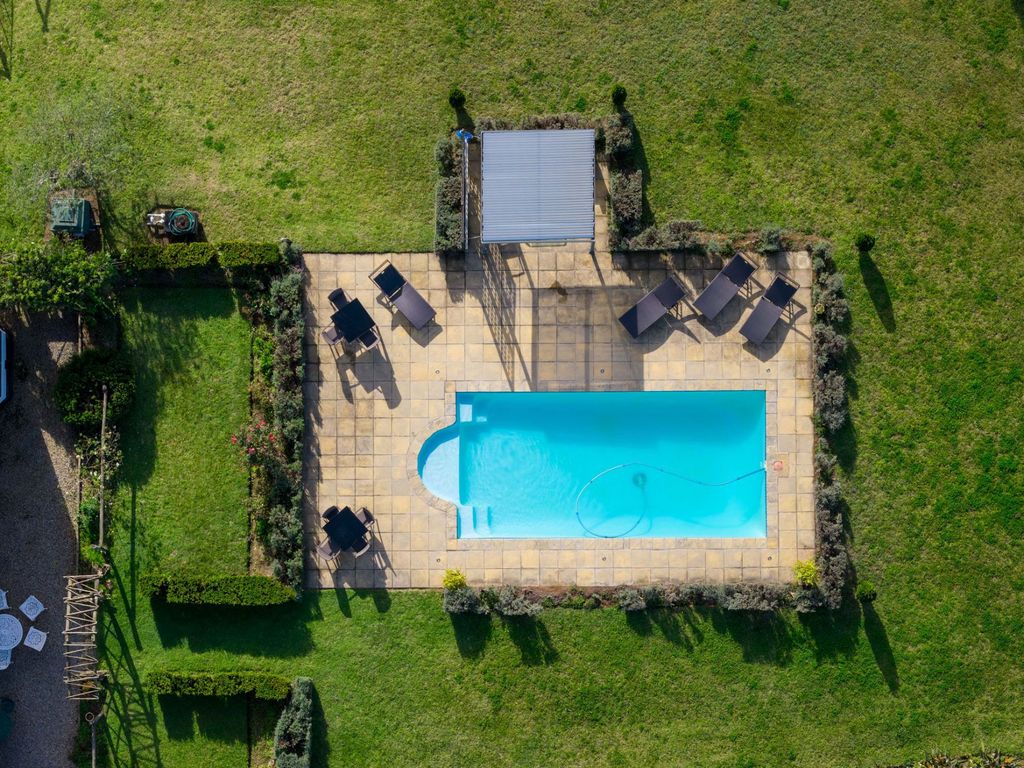 Property photo 3 of 132