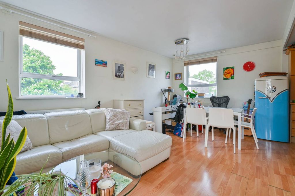 Property photo 2 of 6