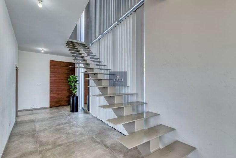 Property photo 3 of 25