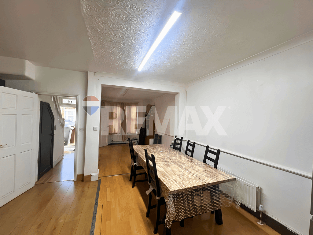 Property photo 2 of 31
