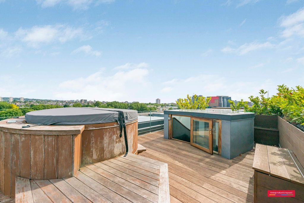 Property photo 2 of 14 Roof Terrace