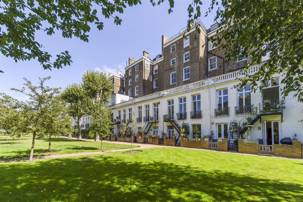 Property photo 1 of 11 Back Of The Building Overlooking Communal Gardens