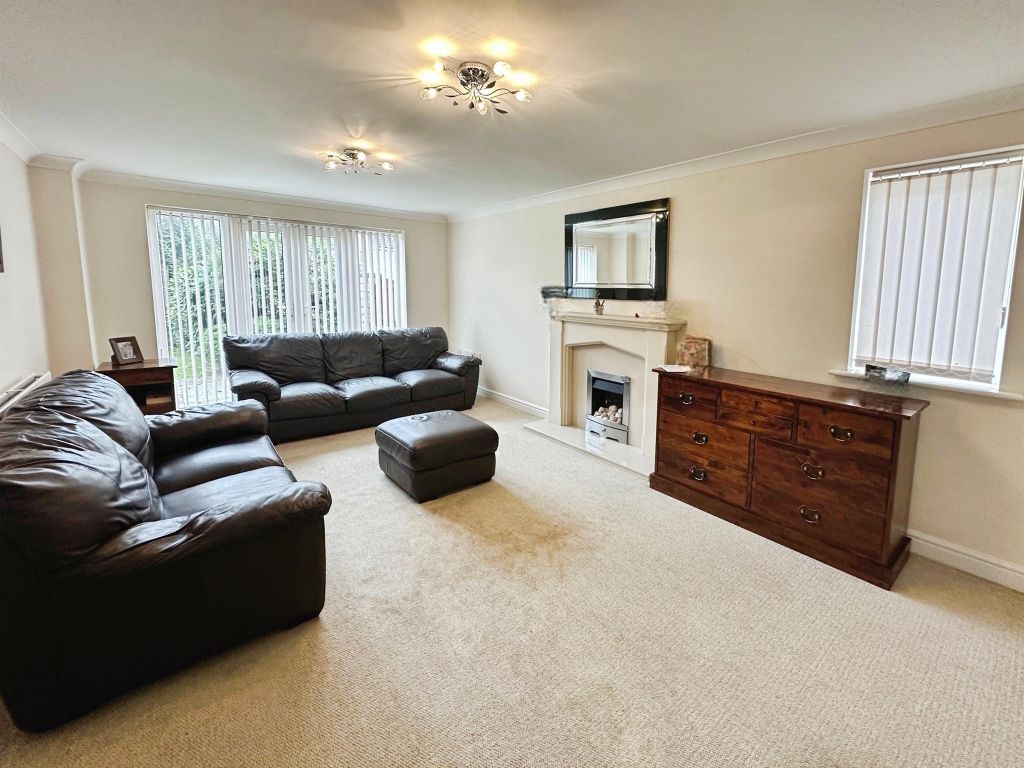 Property photo 2 of 27