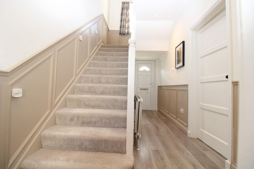 Property photo 2 of 13 Entrance Hall.Jpg