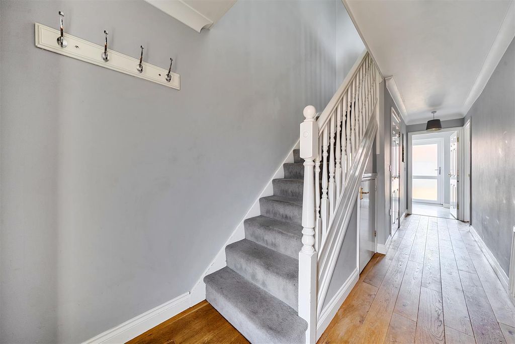 Property photo 3 of 18 1509038-16-6A7F06B4F104A.Jpg
