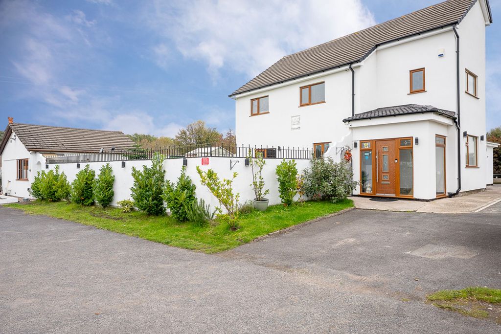 Property photo 2 of 35