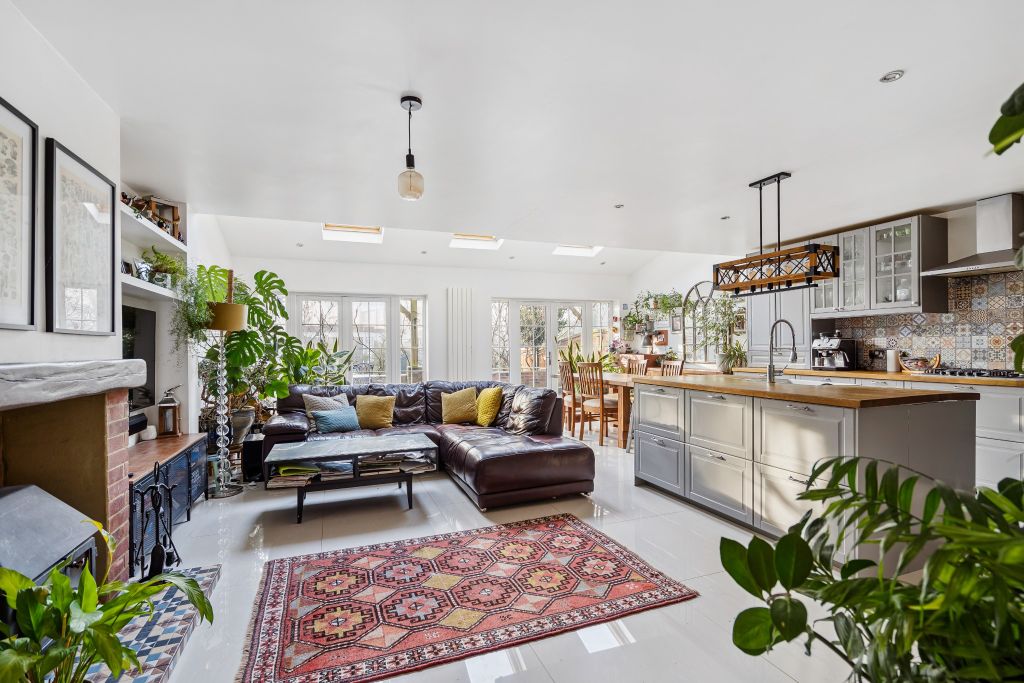 Property photo 2 of 19