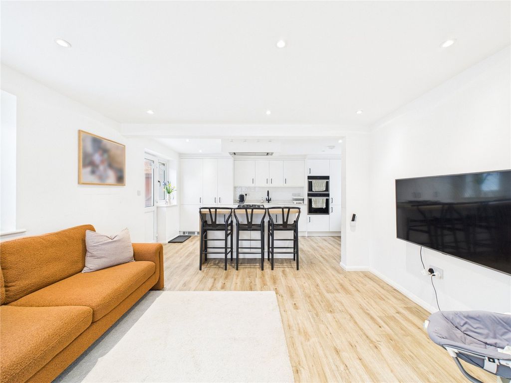 Property photo 3 of 22 Picture No. 34