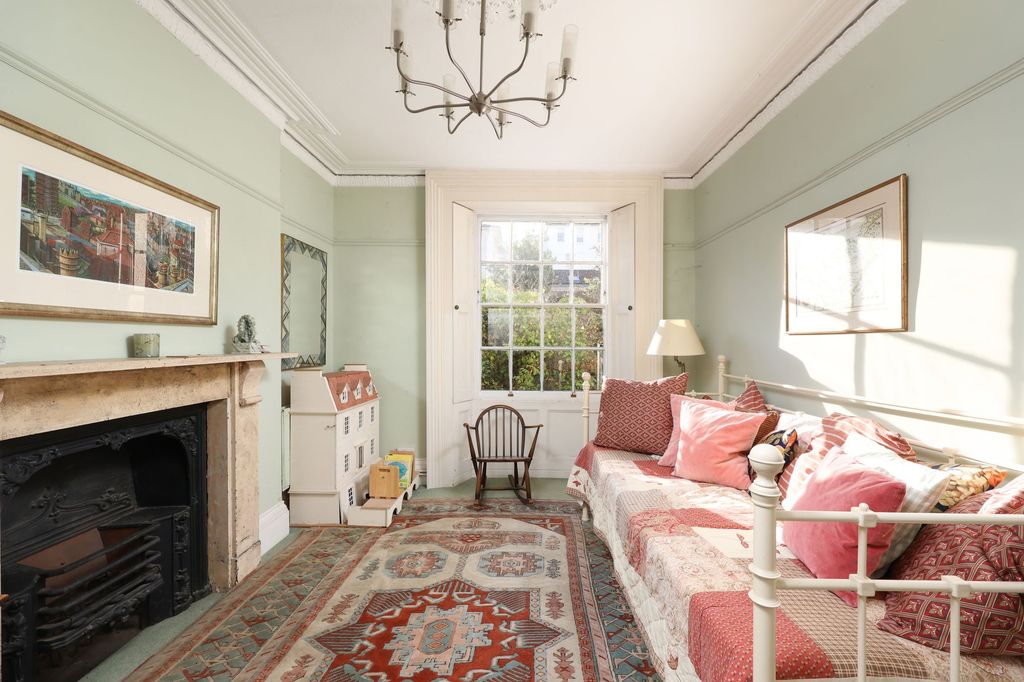 Property photo 1 of 33