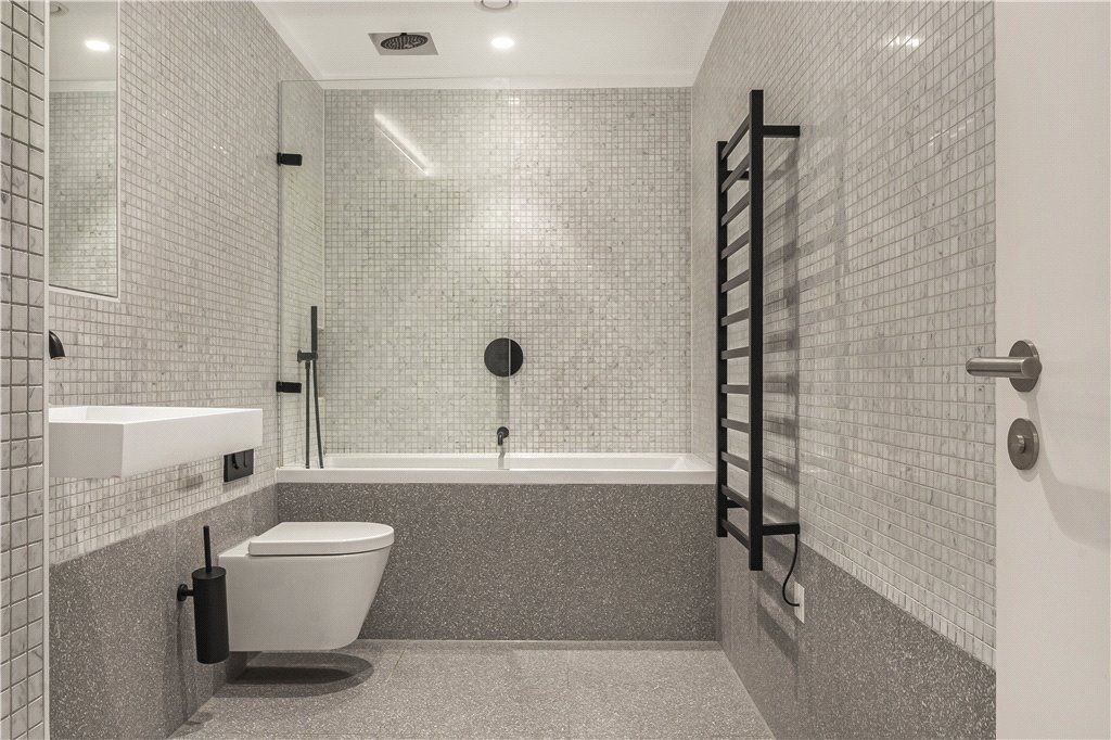 Property photo 3 of 11 Bathroom