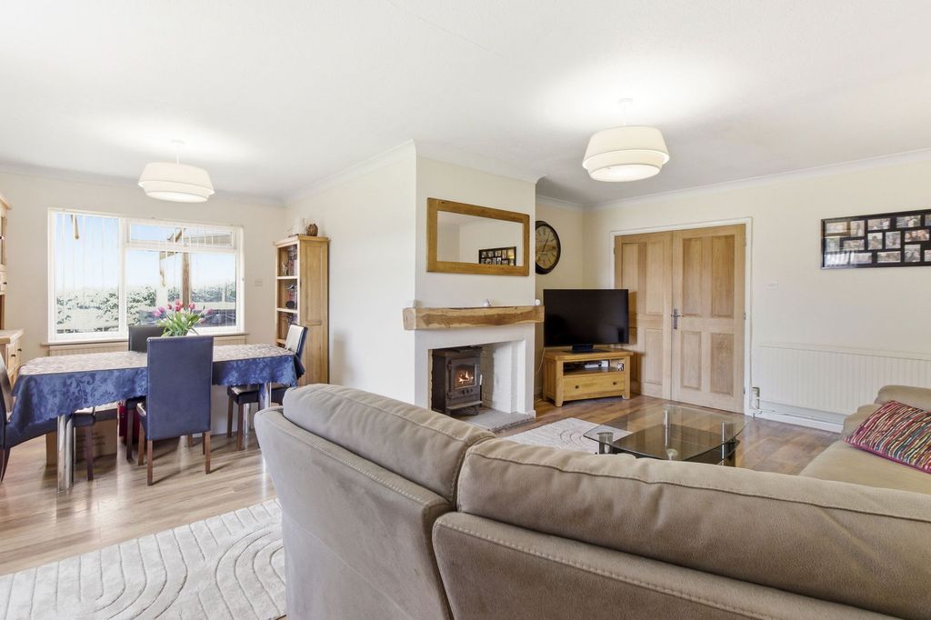 Property photo 3 of 25