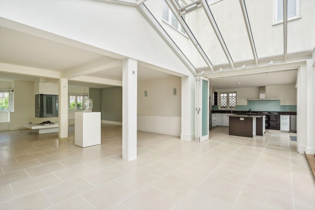 Property photo 1 of 19 Image