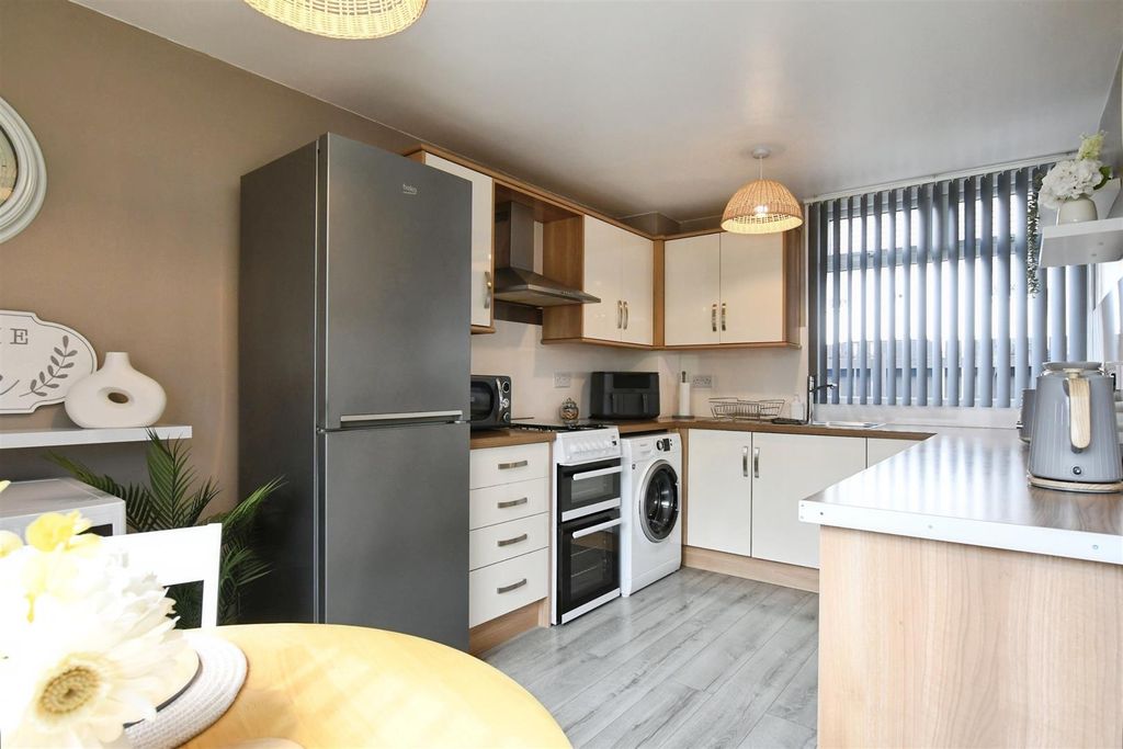 Property photo 3 of 15 Fitted Kitchen/Diner