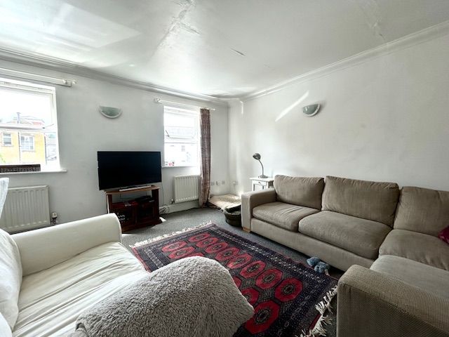 Property photo 3 of 14 Lounge