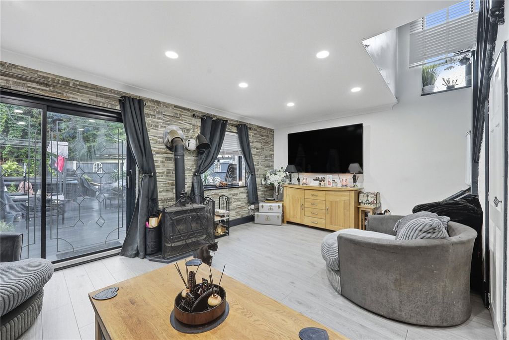 Property photo 1 of 14 Living Room