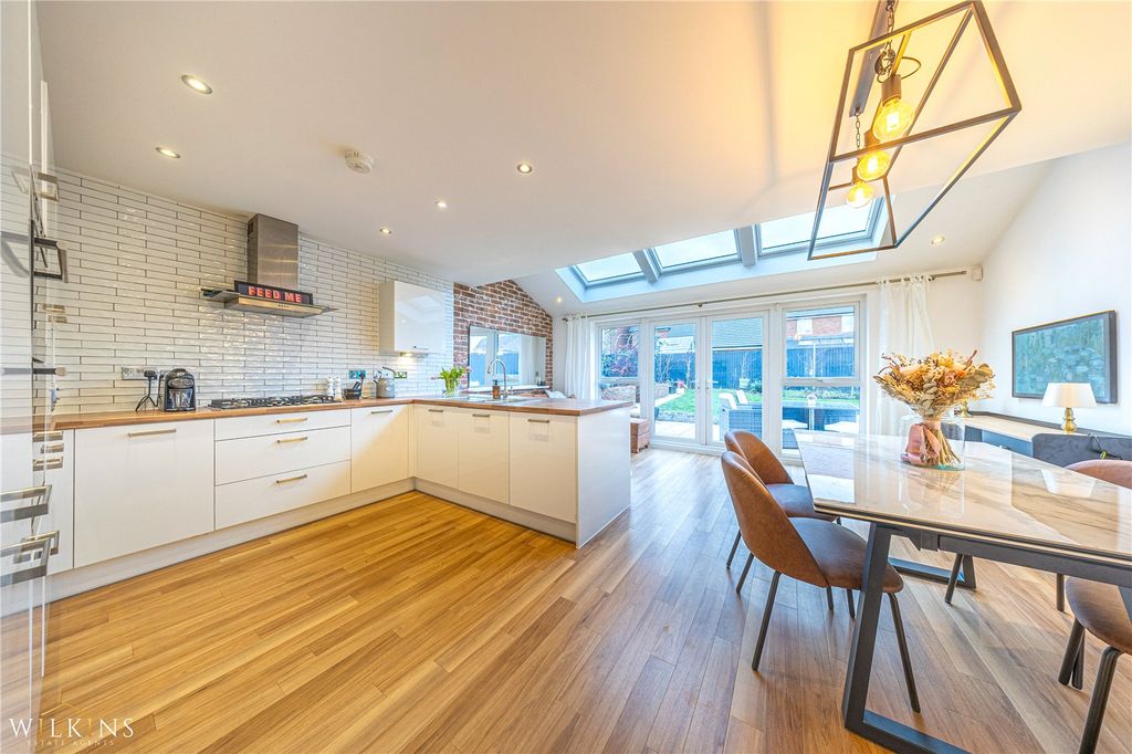 Property photo 2 of 40 Picture No. 06