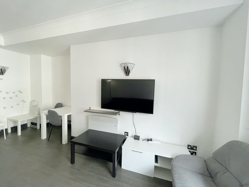 Property photo 2 of 7