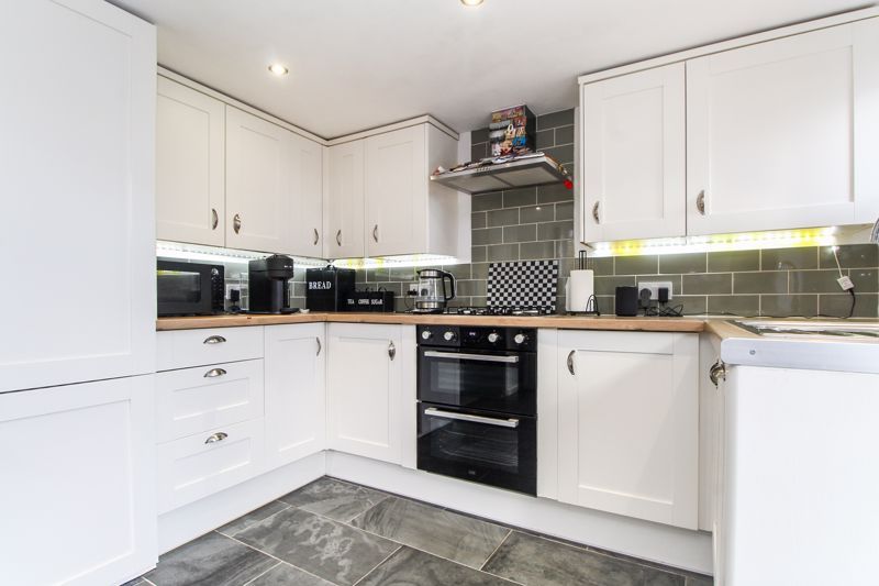 Property photo 3 of 18 Kitchen