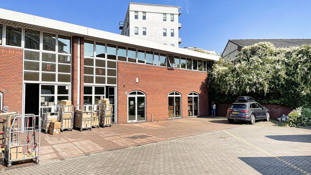 Property photo 1 of 6 Unit 9 Hurlingham Buisdness Park Sulivan Road Sw6 Office To Let West London Ext2.Jpg