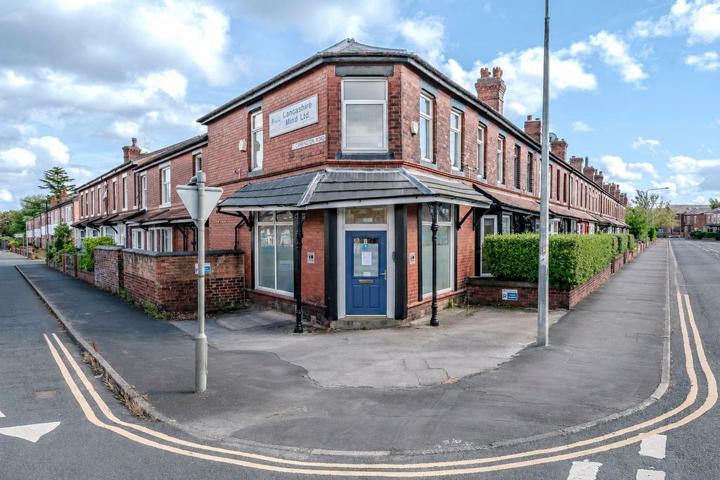 Property photo 1 of 33