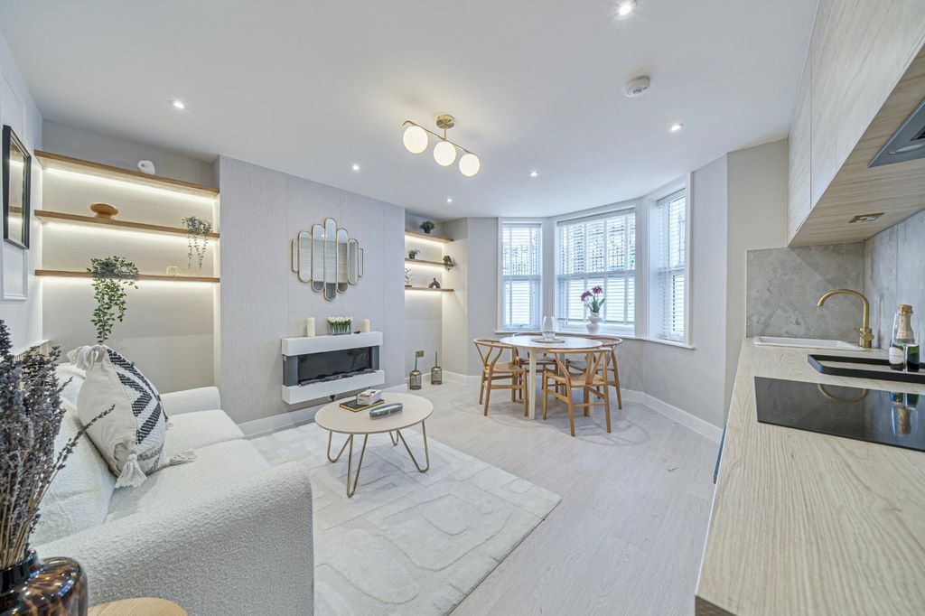 Property photo 1 of 17 Picture No. 13