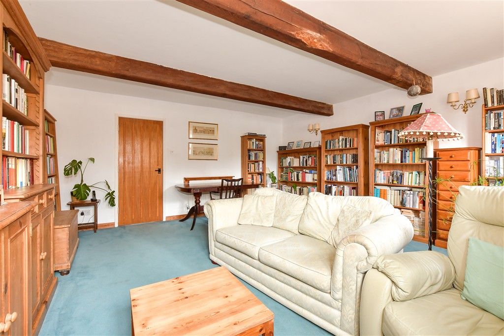 Property photo 3 of 10 Kitchen