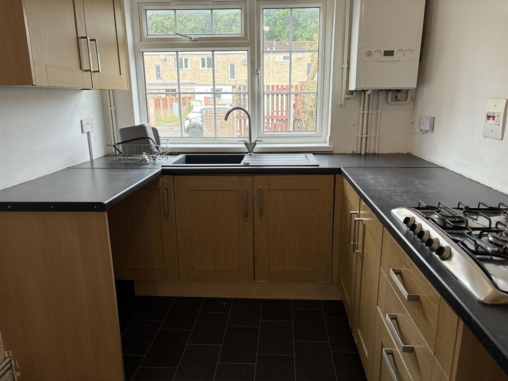Property photo 3 of 14 Kitchen 2.Jpg