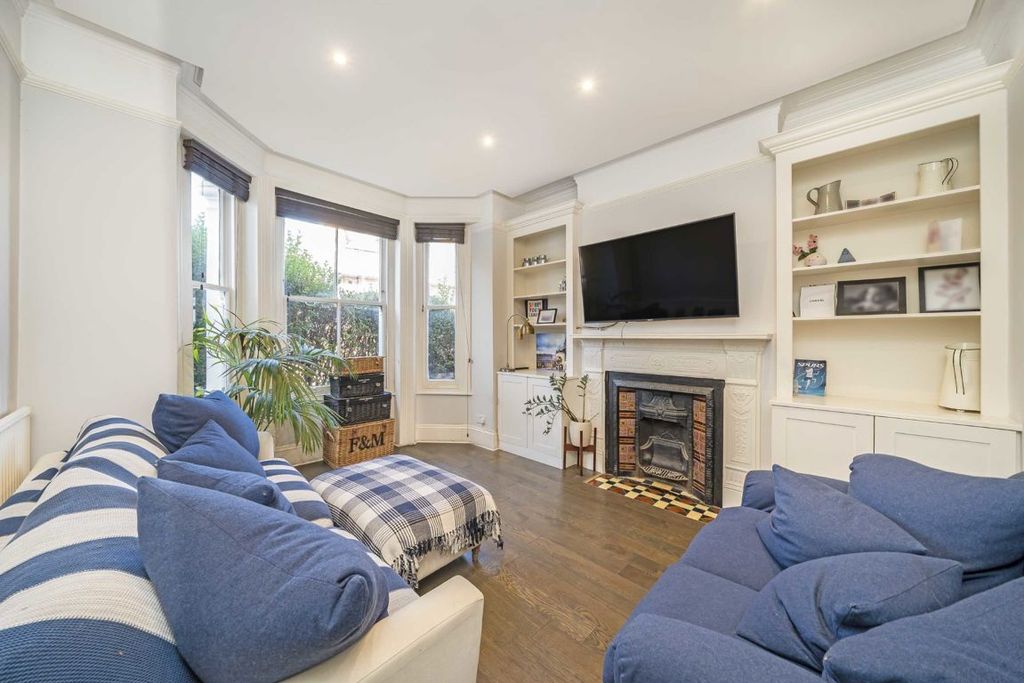 Property photo 2 of 8