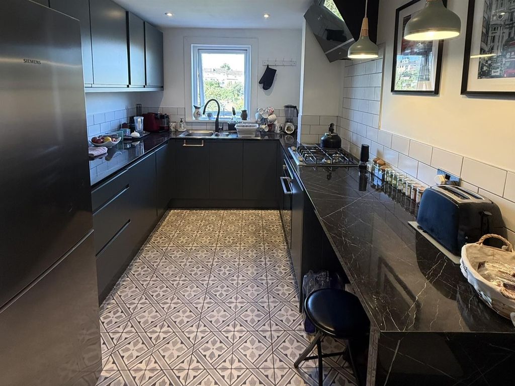 Property photo 3 of 16 Kitchen
