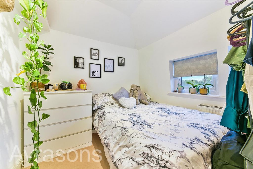 Property photo 3 of 10 Bedroom