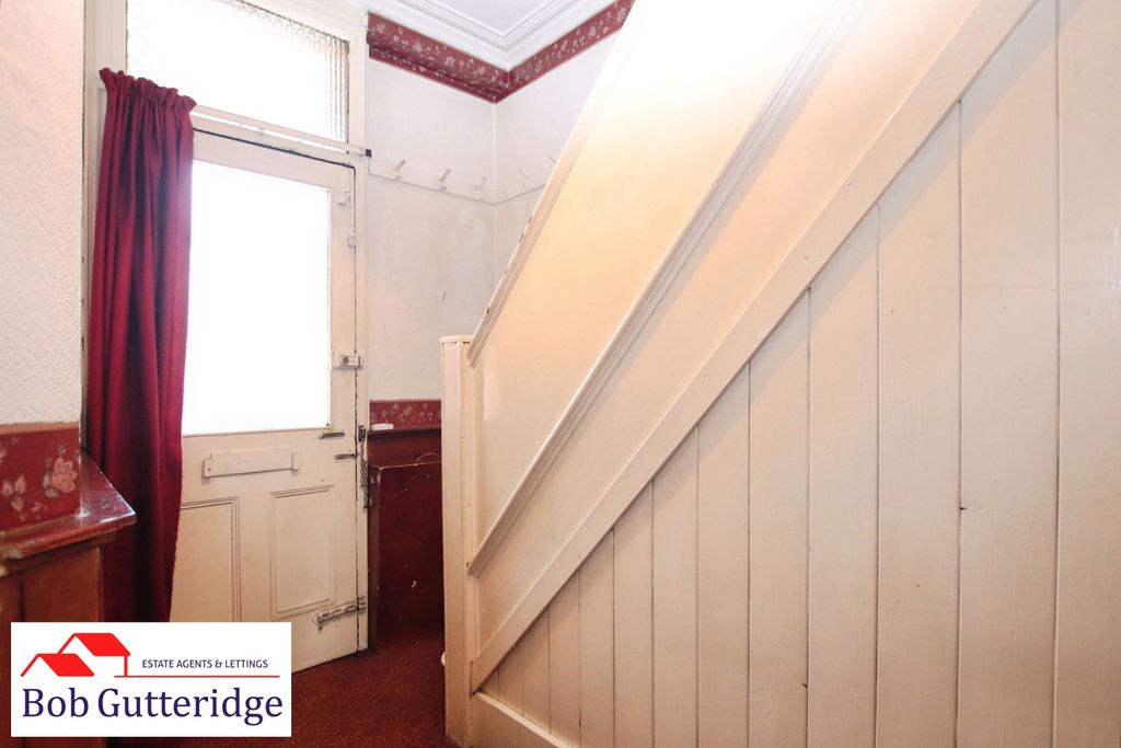Property photo 3 of 23 Entrance Hallway