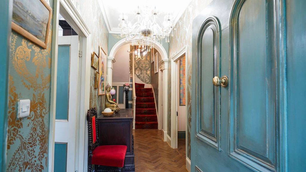 Property photo 3 of 35