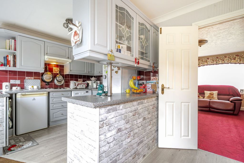 Property photo 3 of 15 Kitchen/ Dining Room