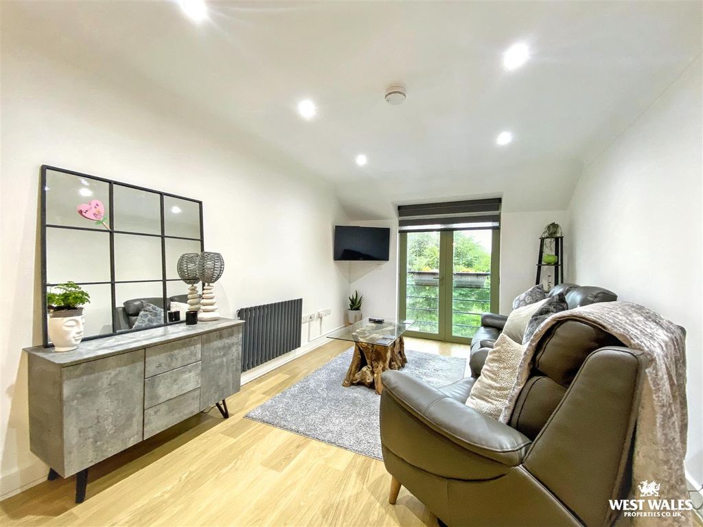 Property photo 3 of 13 Img_4033.Jpg