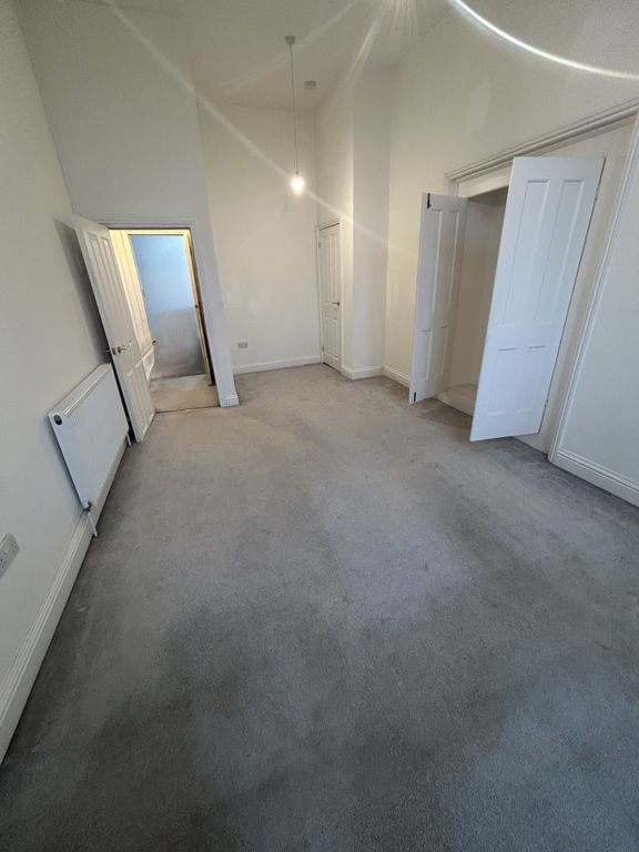 Property photo 3 of 10 Lounge