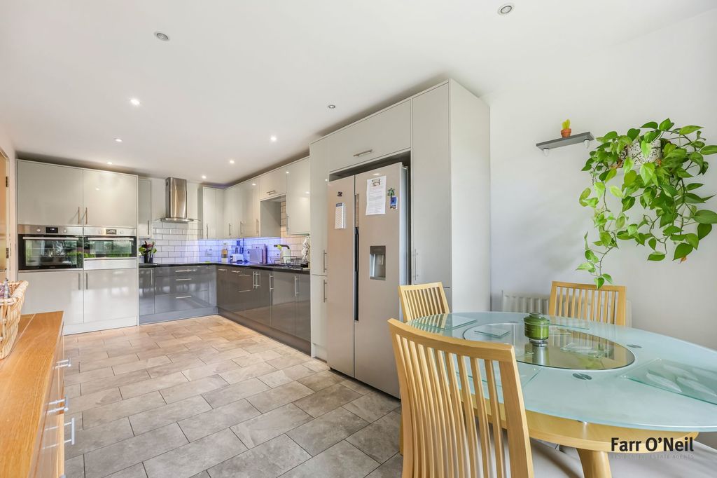 Property photo 3 of 24 Photo 16