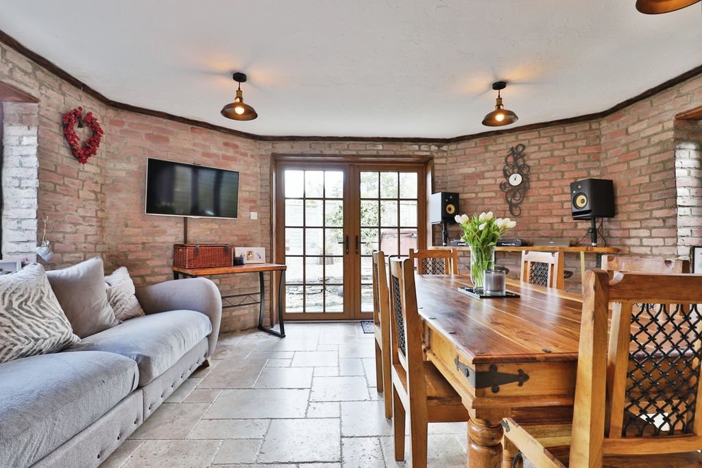 Property photo 1 of 18 Pbox-Img.Jpg