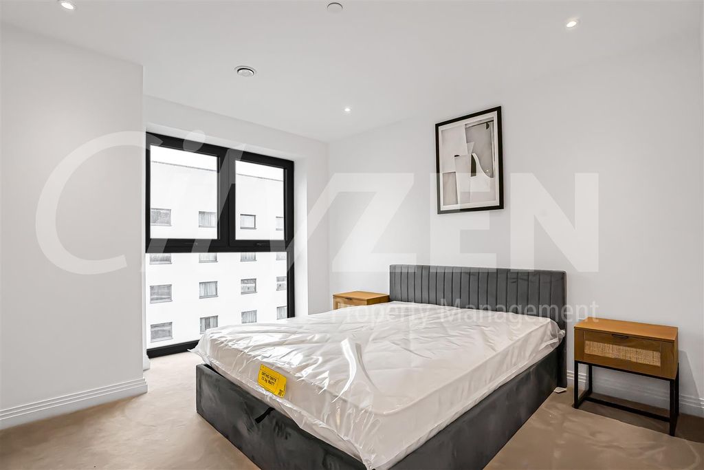 Property photo 2 of 18 Bedroom