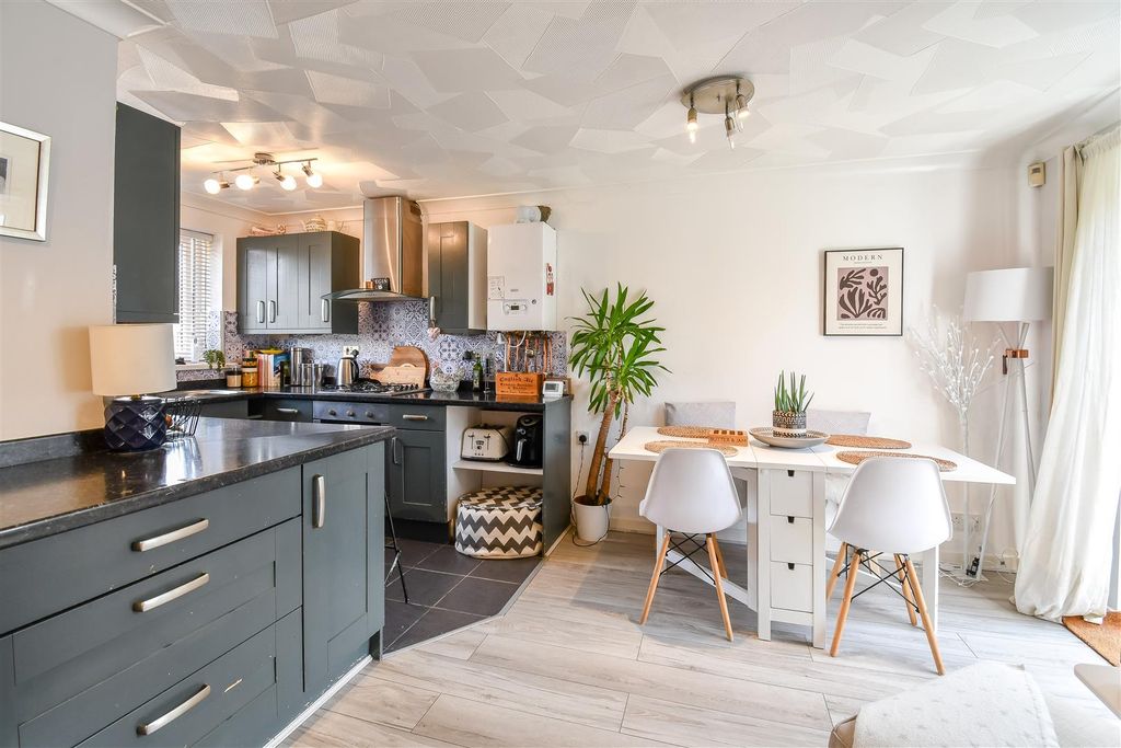 Property photo 3 of 25