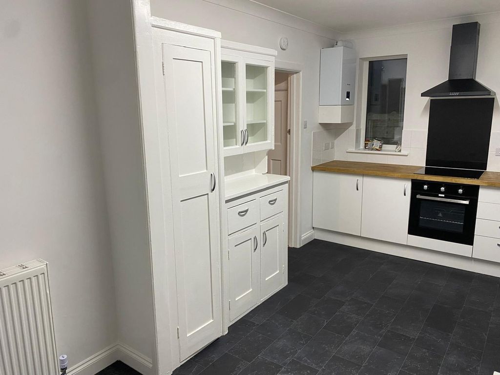 Property photo 2 of 12 1