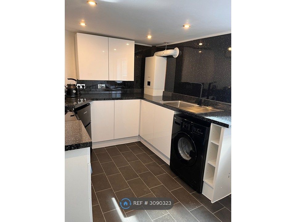 Property photo 3 of 19 Large Kitchen