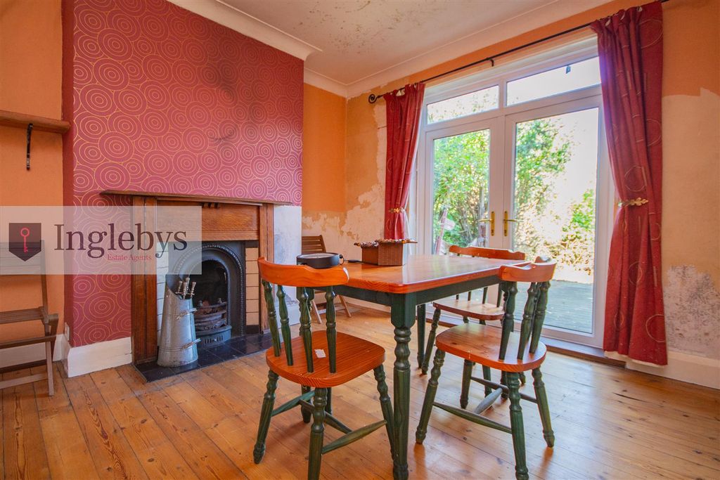Property photo 3 of 21
