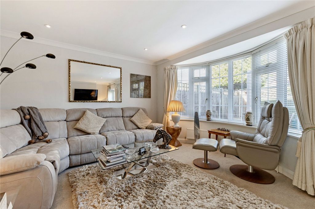 Property photo 3 of 11 Sitting Room